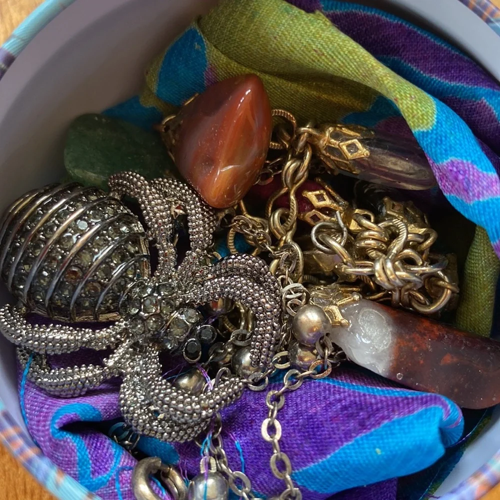 SPECIAL Lidded Tin withSpider Brooch Multi-stone Bracelet & Necklace - Picture 9 of 11